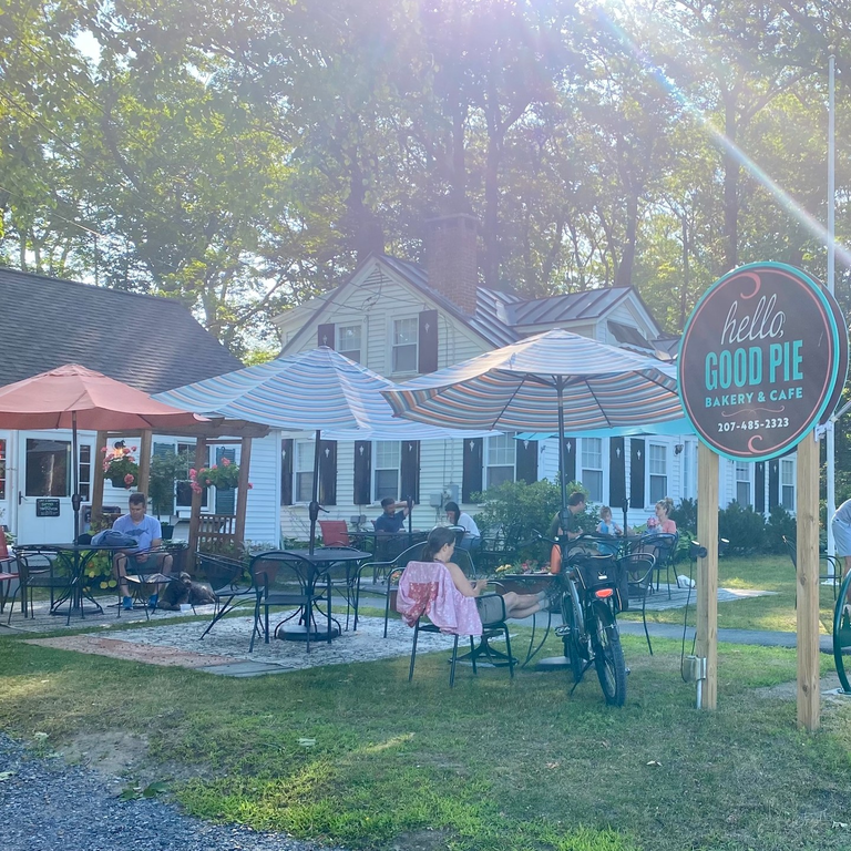 Discover Belgrade Lakes' Delight!